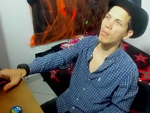 Snapshot of kevinkewman chatting on October 30, 11:55 am kevinkewman online show from October 30, 11:55 am