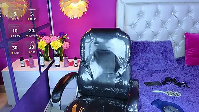 crystal rouge online show from October 18, 4:41 pm