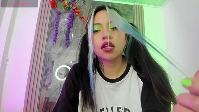 Snapshot of midory_ chatting on September 9, 4:12 am midory online show from September 9, 4:12 am