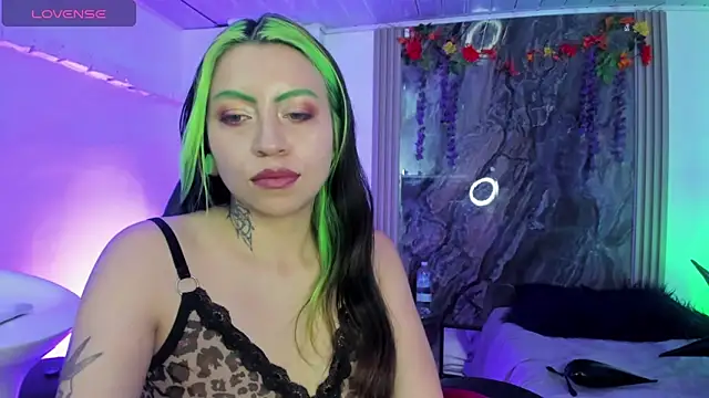 Snapshot of midory_ chatting on October 12, 12:42 am midory online show from October 12, 12:42 am