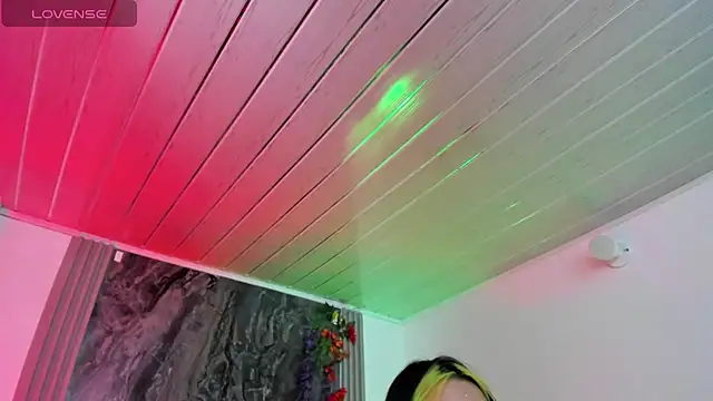 Snapshot of midory_ chatting on October 24, 3:47 am midory online show from October 24, 3:47 am