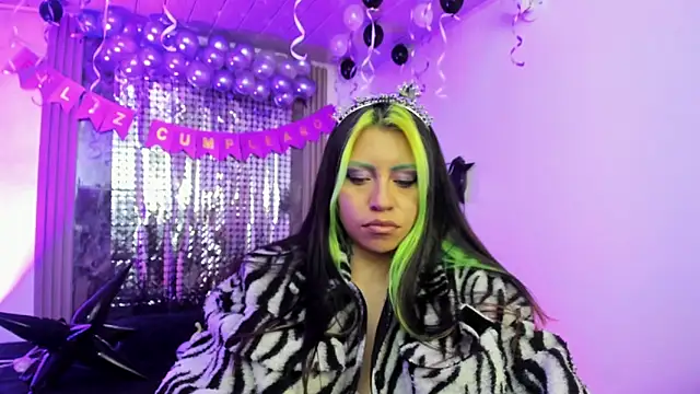 Snapshot of midory_ chatting on October 29, 5:10 am midory online show from October 29, 5:10 am