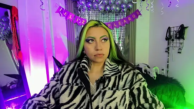 Snapshot of midory_ chatting on October 30, 3:30 am midory online show from October 30, 3:30 am