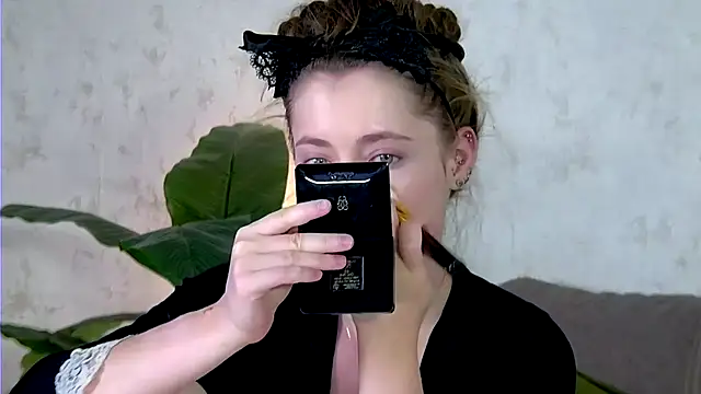 AshleyD  online show from October 6, 2:31 am