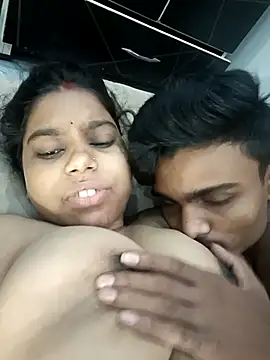 Snapshot of Mis_jay chatting on October 3, 5:04 am Mis jay online show from October 3, 5:04 am