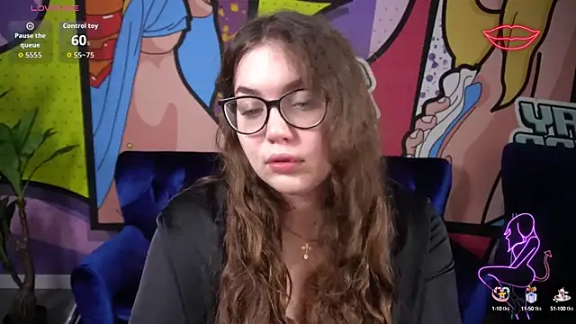 Snapshot of LuxSopphia chatting on October 17, 5:43 am LuxSopphia online show from October 17, 5:43 am