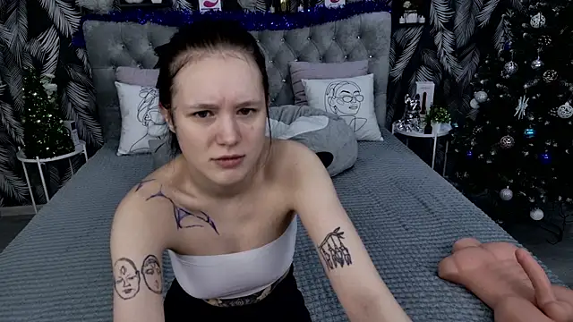 Snapshot of CarolineTenders chatting on December 21, 1:13 am CarolineTenders online show from December 21, 1:13 am