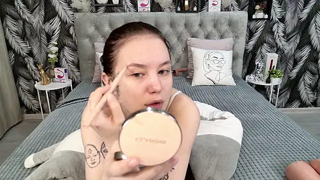 Snapshot of CarolineTenders chatting on January 8, 1:19 am CarolineTenders online show from January 8, 1:19 am