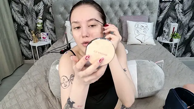 Snapshot of CarolineTenders chatting on January 14, 1:22 am CarolineTenders online show from January 14, 1:22 am