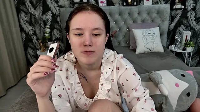 Snapshot of CarolineTenders chatting on January 18, 1:09 am CarolineTenders online show from January 18, 1:09 am