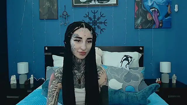 Snapshot of Velvetbat chatting on April 12, 7:02 am Velvetbat online show from April 12, 7:02 am