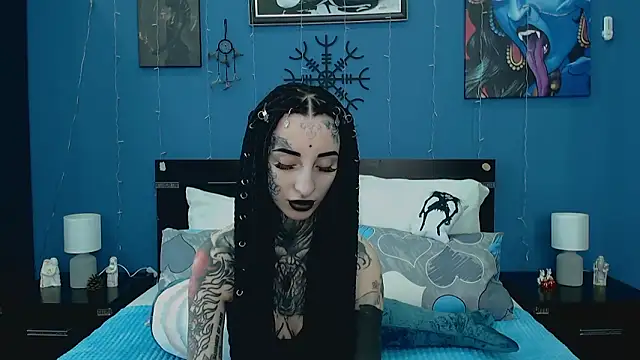 Snapshot of Velvetbat chatting on April 13, 7:03 am Velvetbat online show from April 13, 7:03 am