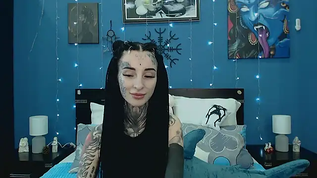 Snapshot of Velvetbat chatting on April 20, 7:11 am Velvetbat online show from April 20, 7:11 am