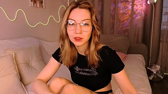 Lilo Sims online show from October 4, 2:42 am