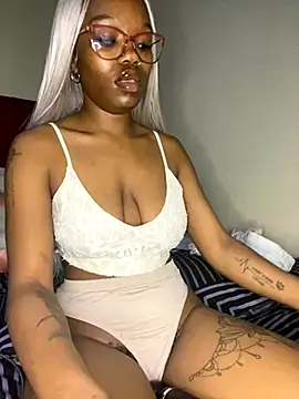 YummyMelanin117 online show from October 14, 11:49 pm