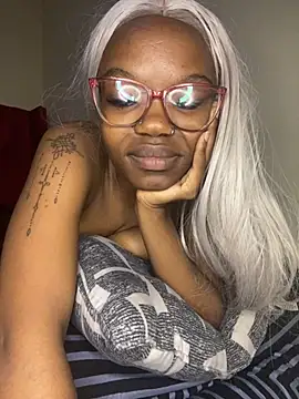 YummyMelanin117 online show from October 17, 3:31 am