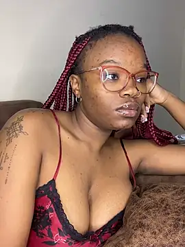 YummyMelanin117 online show from May 12, 7:55 pm