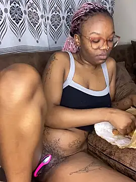 YummyMelanin117 online show from May 14, 10:38 pm