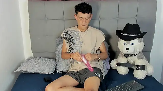 jeims hotboy online show from June 17, 4:37 am