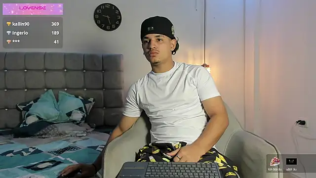 Snapshot of samxx_muscle chatting on September 18, 1:46 pm samxx muscle online show from September 18, 1:46 pm