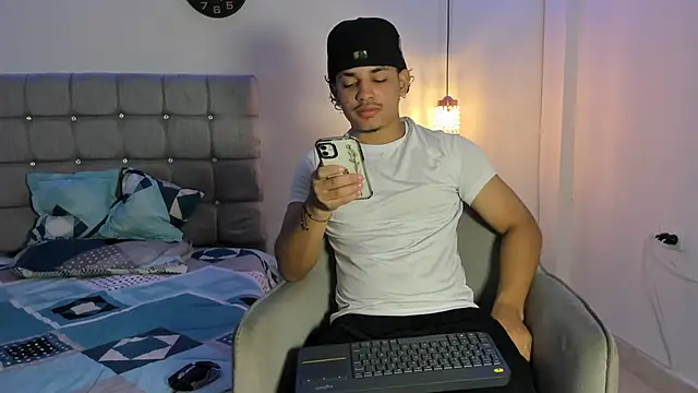 Snapshot of samxx_muscle chatting on September 24, 2:09 pm samxx muscle online show from September 24, 2:09 pm