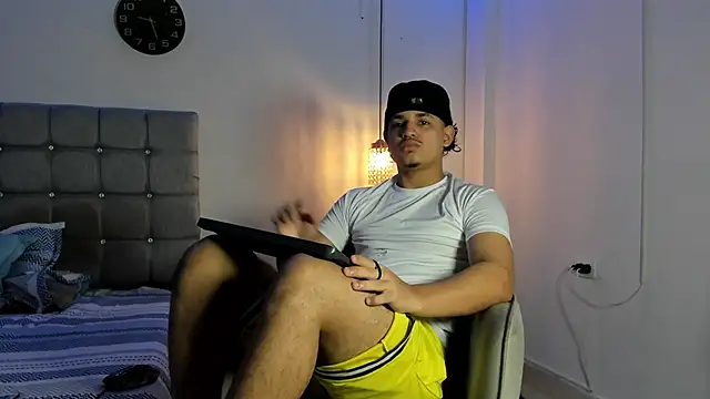 Snapshot of samxx_muscle chatting on October 4, 12:58 pm samxx muscle online show from October 4, 12:58 pm