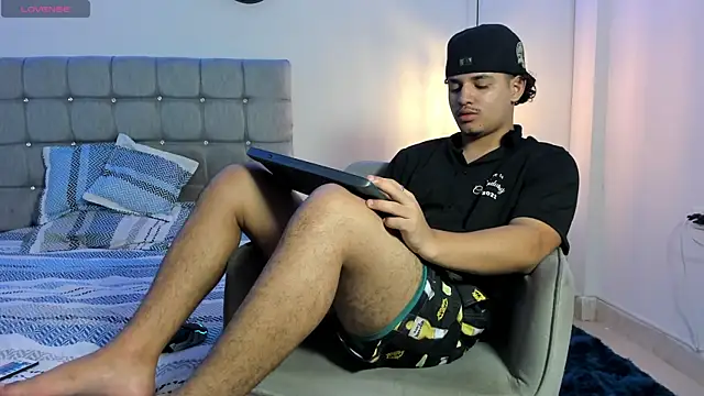 Snapshot of samxx_muscle chatting on October 10, 1:43 pm samxx muscle online show from October 10, 1:43 pm