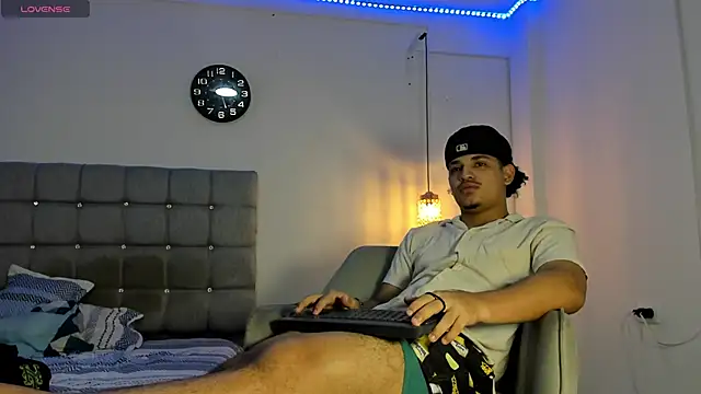 Snapshot of samxx_muscle chatting on October 11, 2:37 pm samxx muscle online show from October 11, 2:37 pm