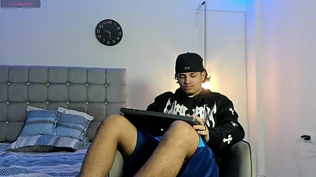 Snapshot of samxx_muscle chatting on October 16, 1:01 pm samxx muscle online show from October 16, 1:01 pm