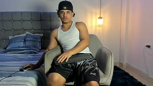 Snapshot of samxx_muscle chatting on October 19, 3:23 pm samxx muscle online show from October 19, 3:23 pm