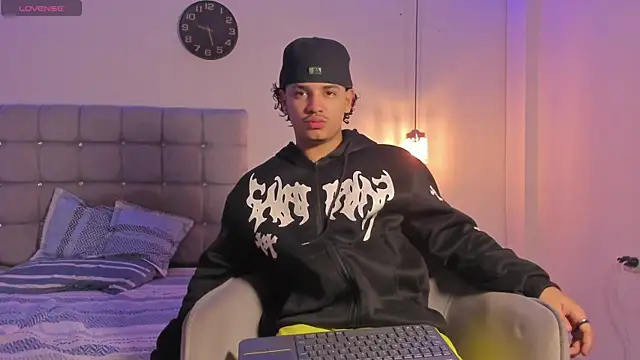 Snapshot of samxx_muscle chatting on October 23, 1:43 pm samxx muscle online show from October 23, 1:43 pm