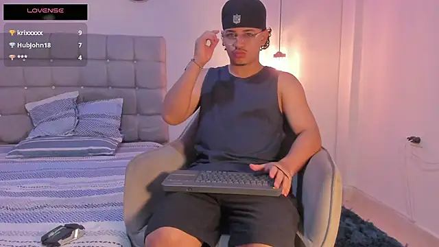 Snapshot of samxx_muscle chatting on October 25, 2:56 pm samxx muscle online show from October 25, 2:56 pm