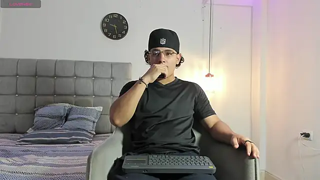 Snapshot of samxx_muscle chatting on October 27, 2:43 pm samxx muscle online show from October 27, 2:43 pm