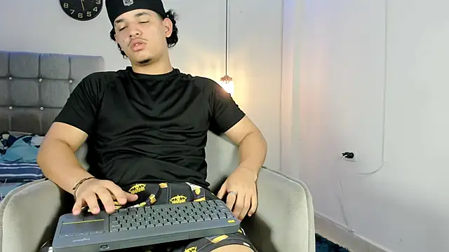 samxx muscle online show from November 8, 1:00 pm