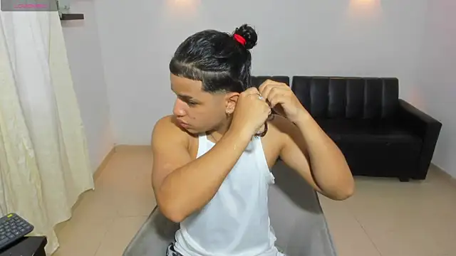 Snapshot of samxx_muscle chatting on June 17, 12:40 pm samxx muscle online show from June 17, 12:40 pm