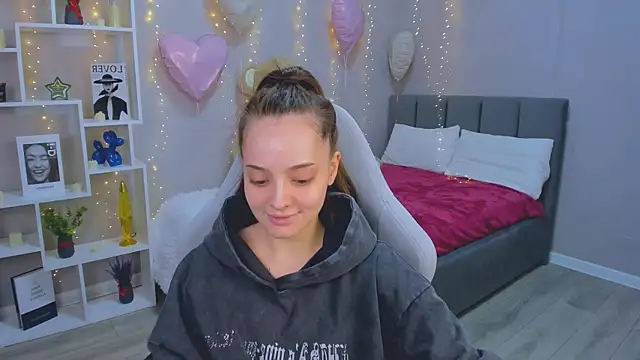 MelanieAlves online show from March 8, 12:53 pm