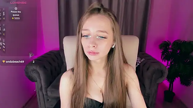 Amy Waynee online show from October 8, 6:16 pm