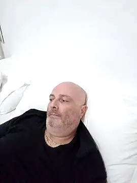 Alexis Bull online show from October 4, 4:05 pm