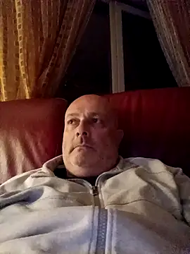 Snapshot of Alexis_Bull chatting on April 8, 11:16 pm Alexis Bull online show from April 8, 11:16 pm
