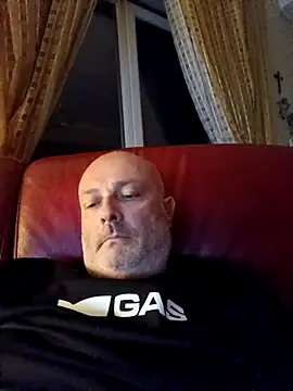 Snapshot of Alexis_Bull chatting on April 12, 12:37 am Alexis Bull online show from April 12, 12:37 am