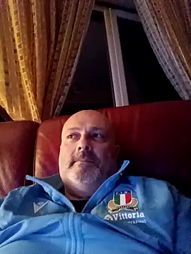 Snapshot of Alexis_Bull chatting on April 17, 11:08 pm Alexis Bull online show from April 17, 11:08 pm