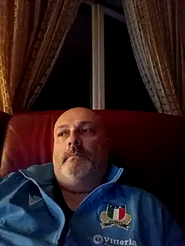 Snapshot of Alexis_Bull chatting on April 18, 11:16 pm Alexis Bull online show from April 18, 11:16 pm
