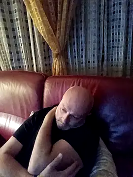 Snapshot of Alexis_Bull chatting on May 6, 9:42 pm Alexis Bull online show from May 6, 9:42 pm