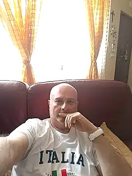 Snapshot of Alexis_Bull chatting on May 11, 8:53 am Alexis Bull online show from May 11, 8:53 am