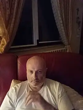 Snapshot of Alexis_Bull chatting on May 11, 10:29 pm Alexis Bull online show from May 11, 10:29 pm