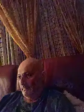 Snapshot of Alexis_Bull chatting on May 12, 11:13 pm Alexis Bull online show from May 12, 11:13 pm