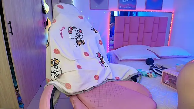 lunesweet online show from November 27, 2:30 pm