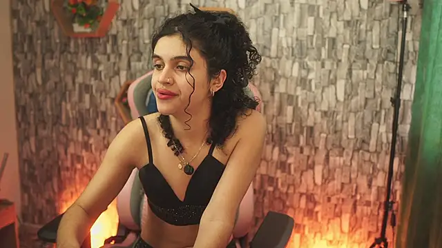 bonniie 98  online show from May 5, 9:01 pm