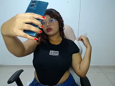 natalietits1 online show from December 18, 4:29 am