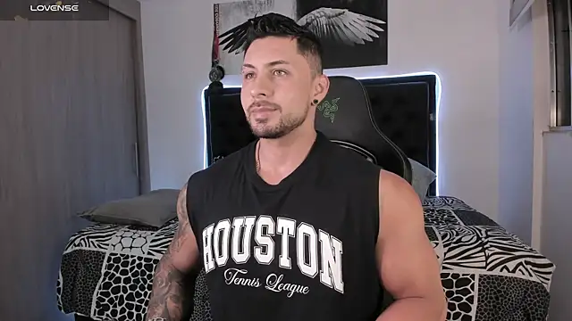 santi aesthetic online show from May 28, 2:42 am